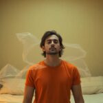 ¿Qué significa soñar con camisa de fuerza?
