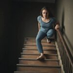 ¿Qué significa soñar con miedo a bajar escaleras?