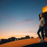¿Qué significa soñar con sentirse observado?